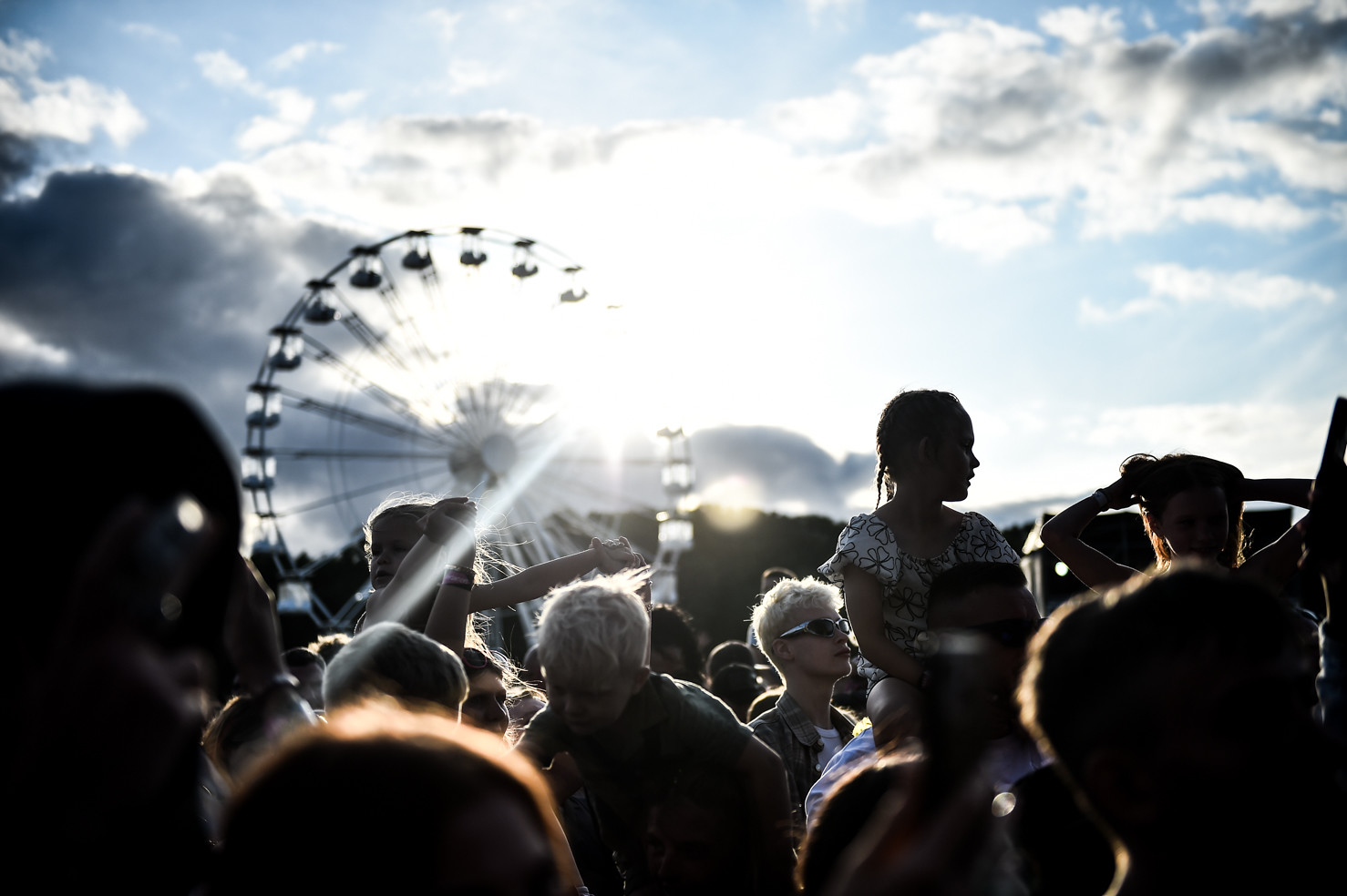 Crowd photo in sun