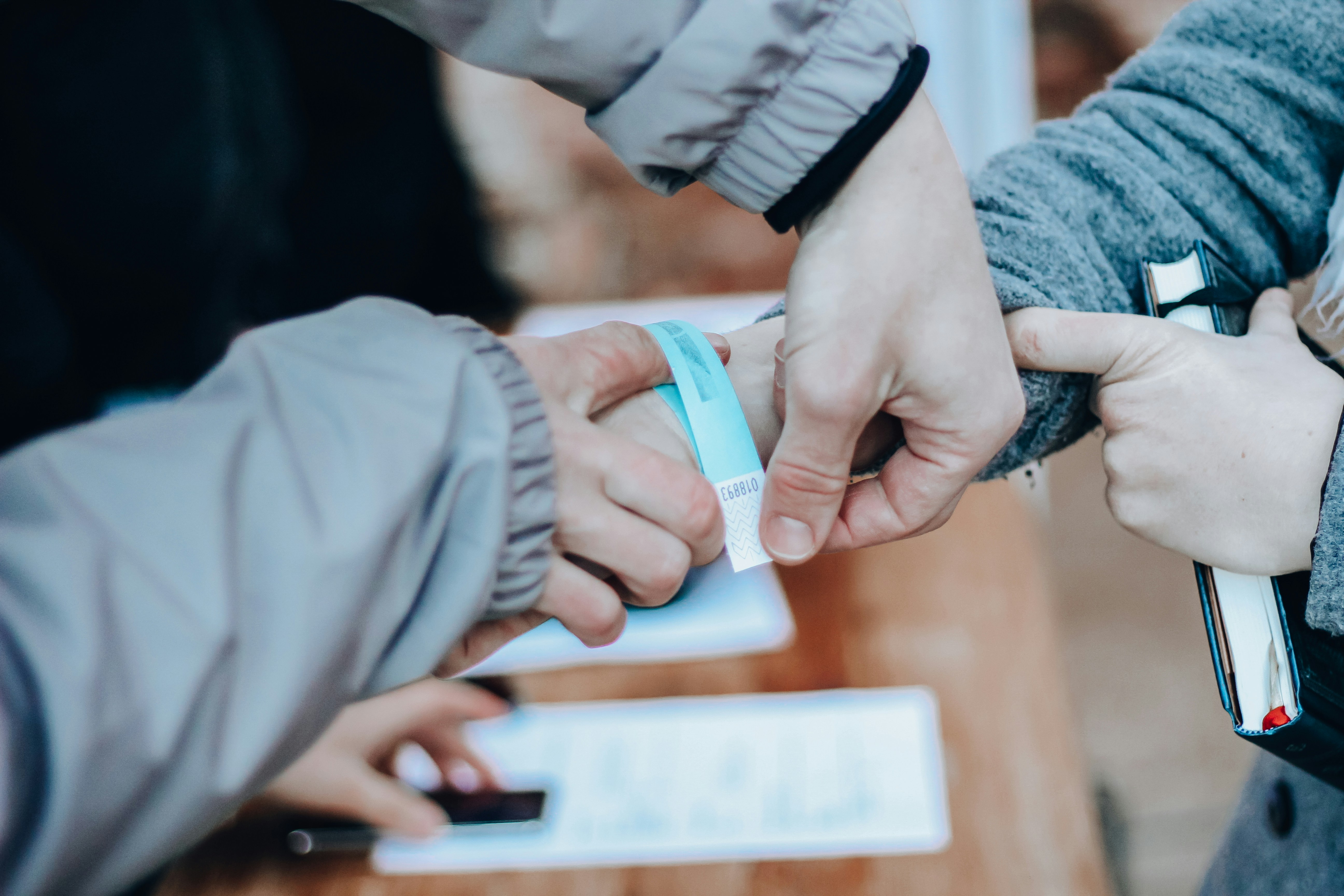 Photo os person having wristband put on
